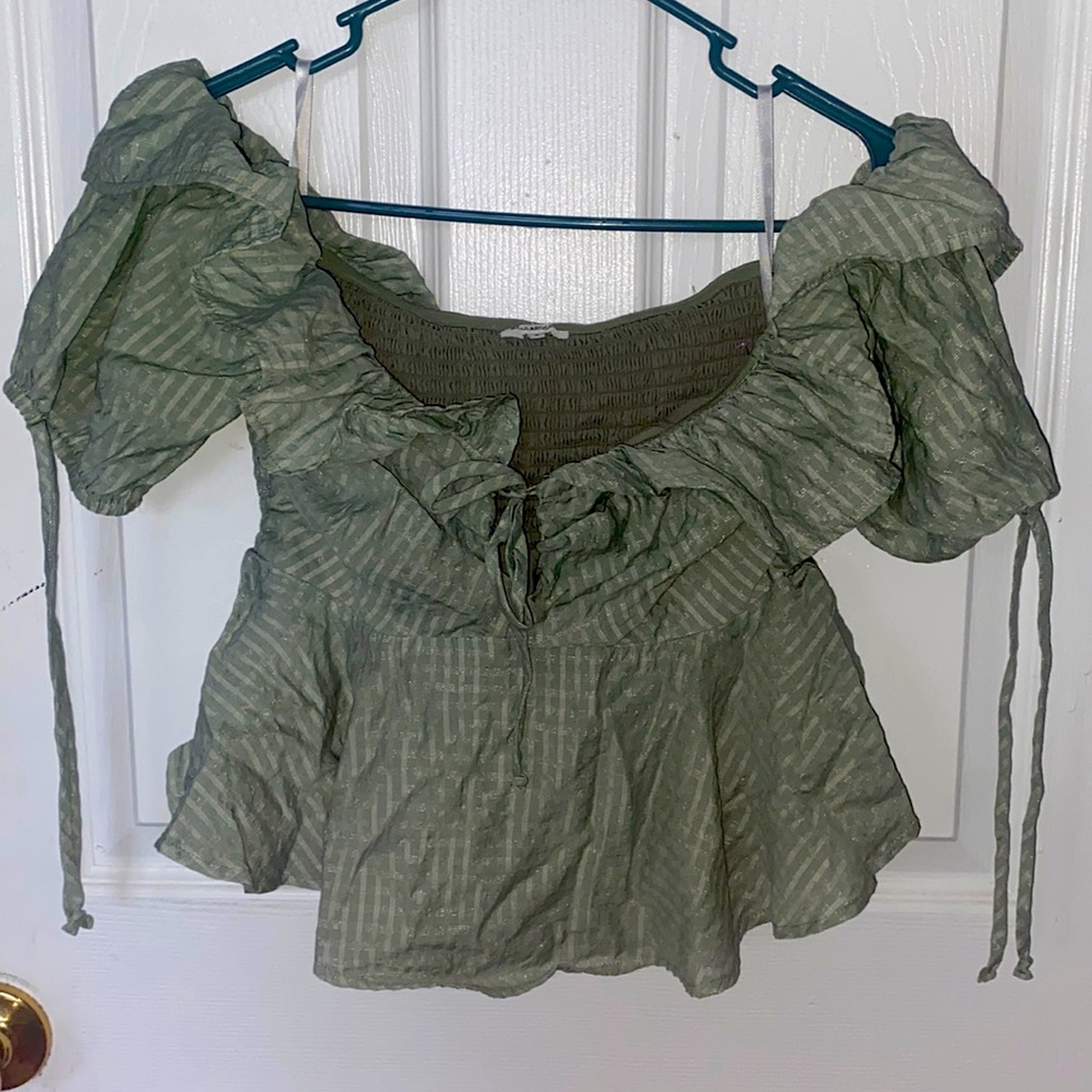 Off shoulders flowy top
